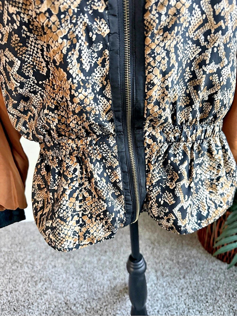 Vintage East West 100% Silk Snake Print Peplum Zip Jacket Funnel Neck Women M - Picture 9 of 12